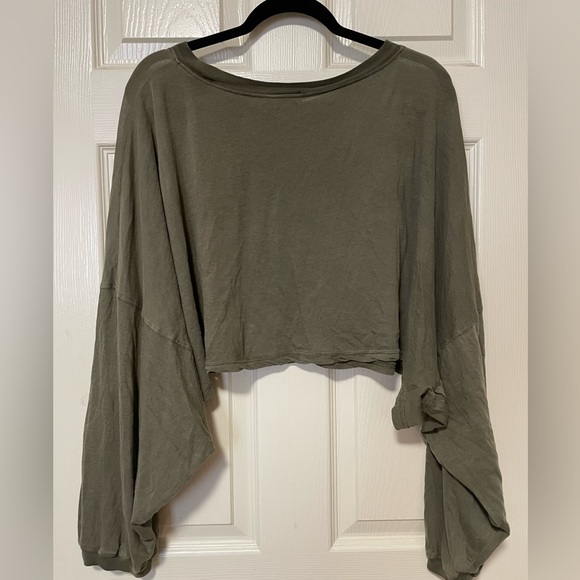 Under Ella Long Sleeved Cropped Tee in Army Green by Urban Outfitters - Picture 4 of 7